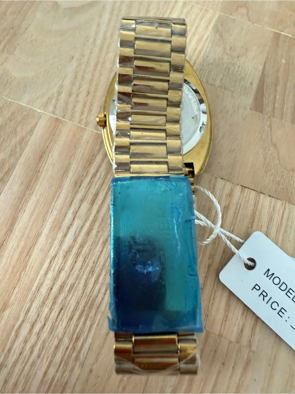 Bophieri mens gold tone watch NEW BATTERY